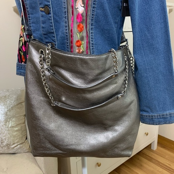 Michael Kors MK Leather EUC crossbody/shoulder bag. - Picture 2 of 9